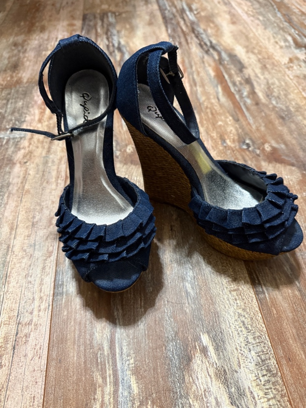 Qupid Navy Ruffle Ankle-Strap Wedge Sandals size 6